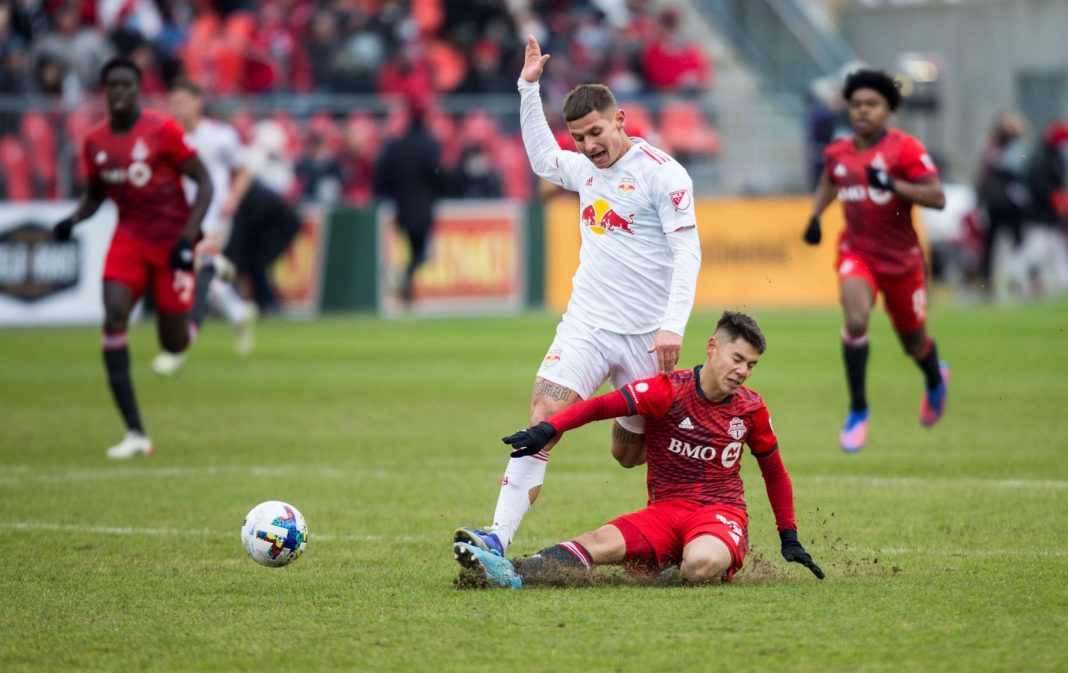 Gol Patryka Klimali w meczu MLS z Chicago Fire