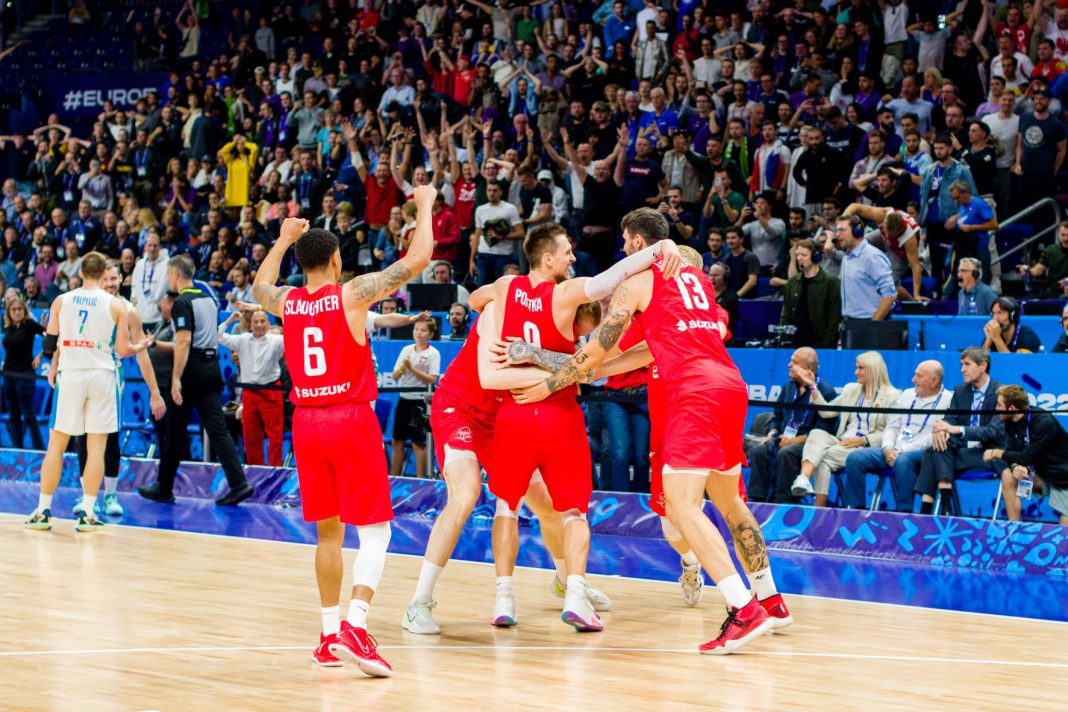 Polska pokonała Słowenię i zagra o medale na EuroBaskecie 2022