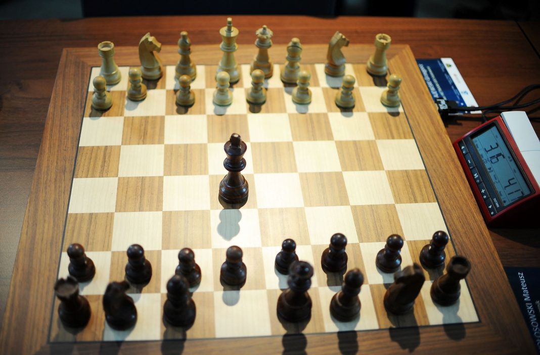 Osiem remisów Dudy w WR Chess Masters