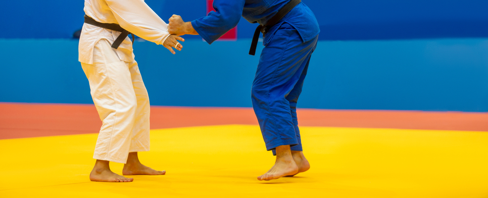 Zawodnicy judo na macie