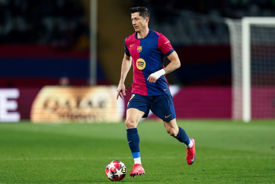 najlepsi-strzelcy-la-liga Robert Lewandowski przy piłce.
