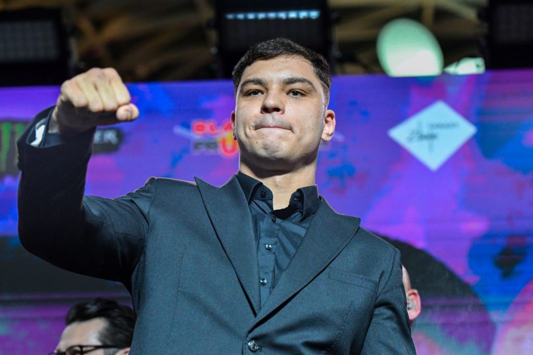 Damian Piwowarczyk na konferencji przed walką.