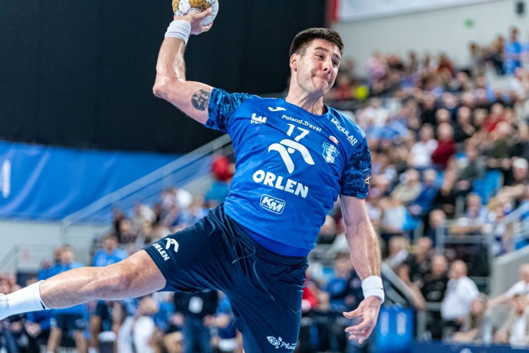 dinamo-orlen-wisla-liga-mistrzow Abel Serdio oddający rzut.