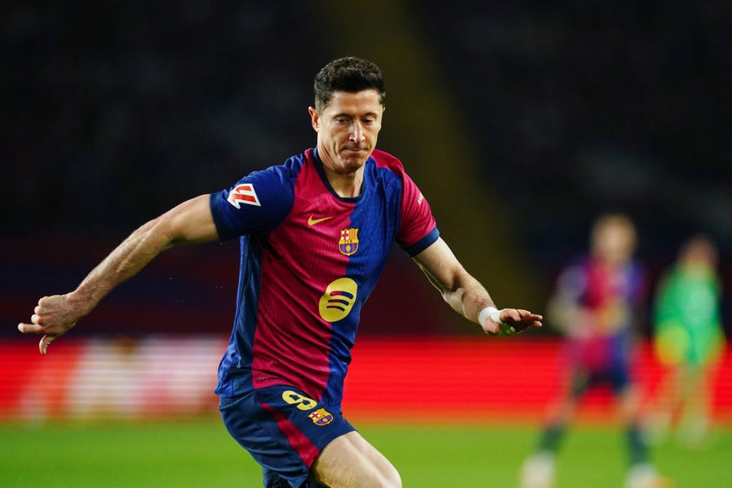 Robert Lewandowski w stroju FC Barcelony.