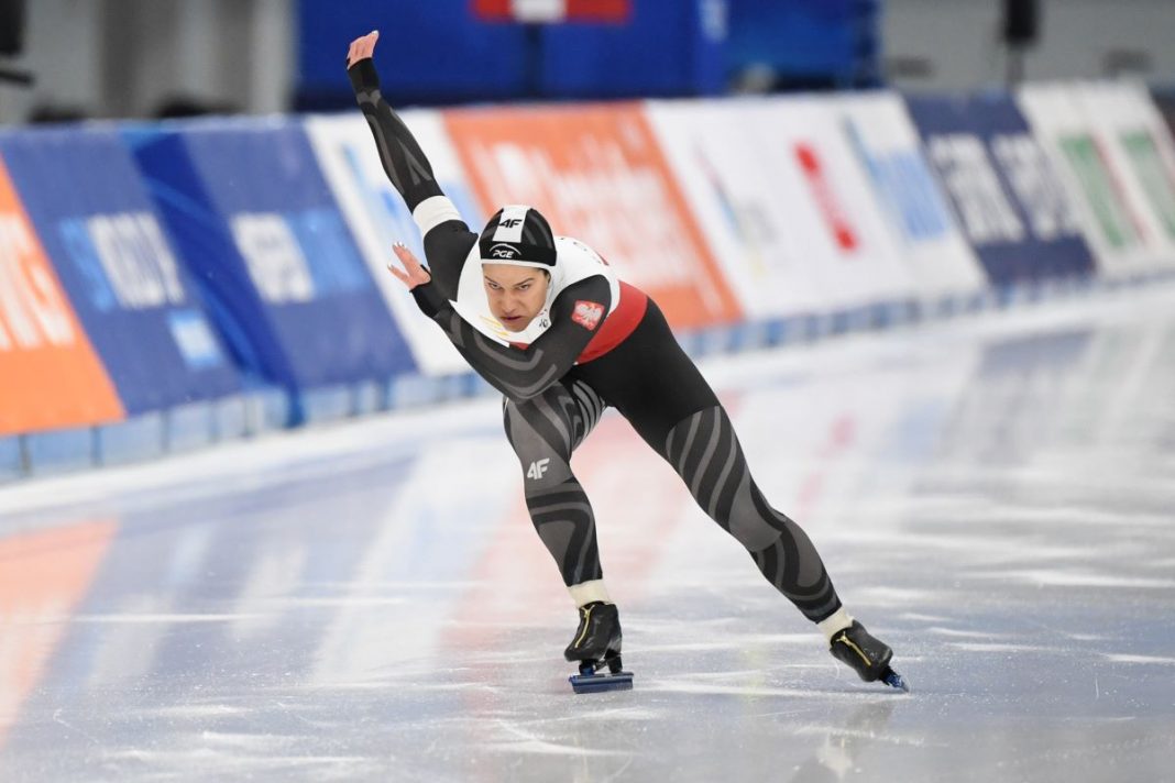 polki-wygraly-puchar-swiata-sprint-druzynowy Andżelika Wójcik na lodowisku.