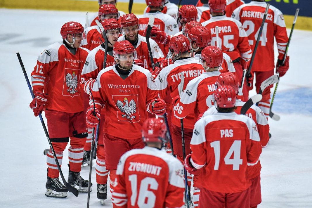 polska-slowenia-eihc-sosnowiec-cup Radość polskich hokeistów po zwycięstwie.