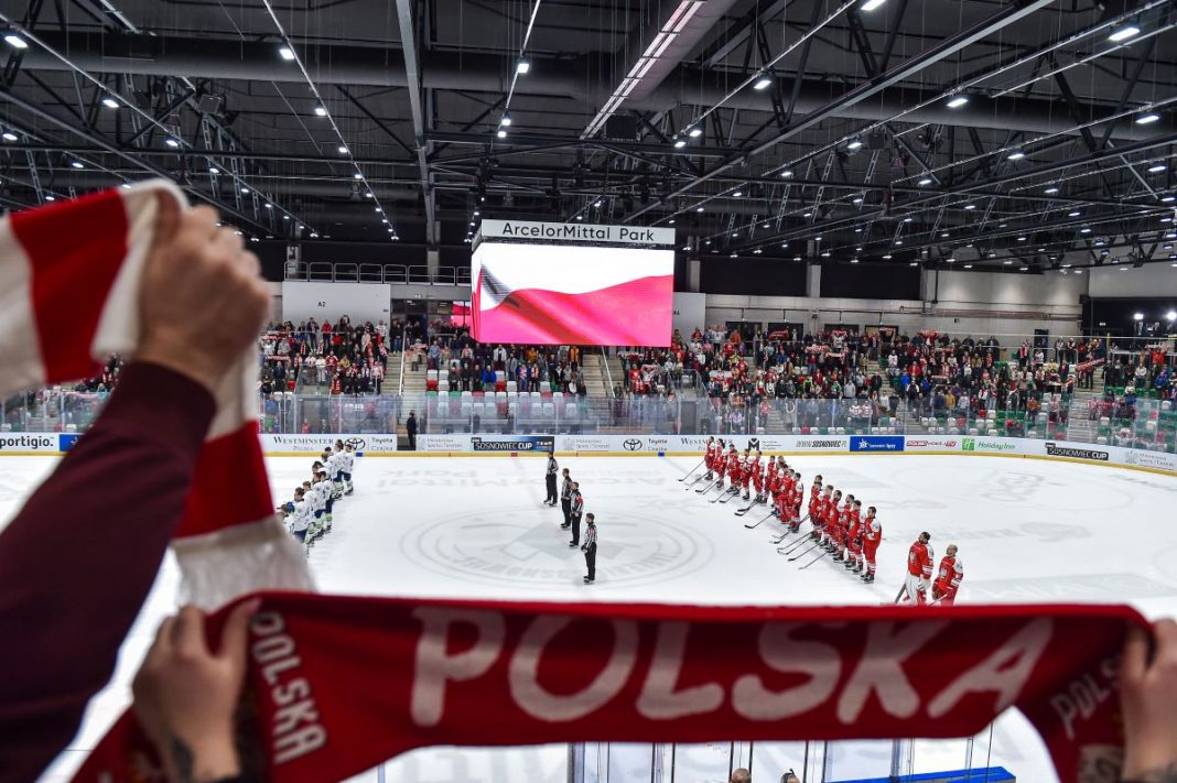 Reprezentacja Polski na lodowisku.