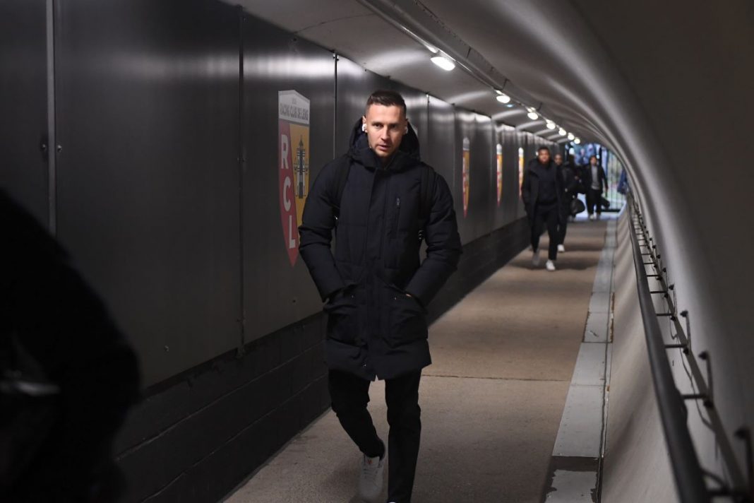 Przemysław Frankowski w cywilnym ubraniu.