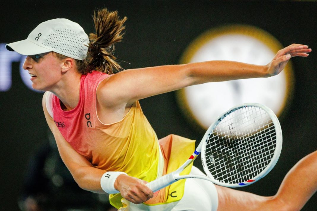 Iga Świątek w trakcie gry.