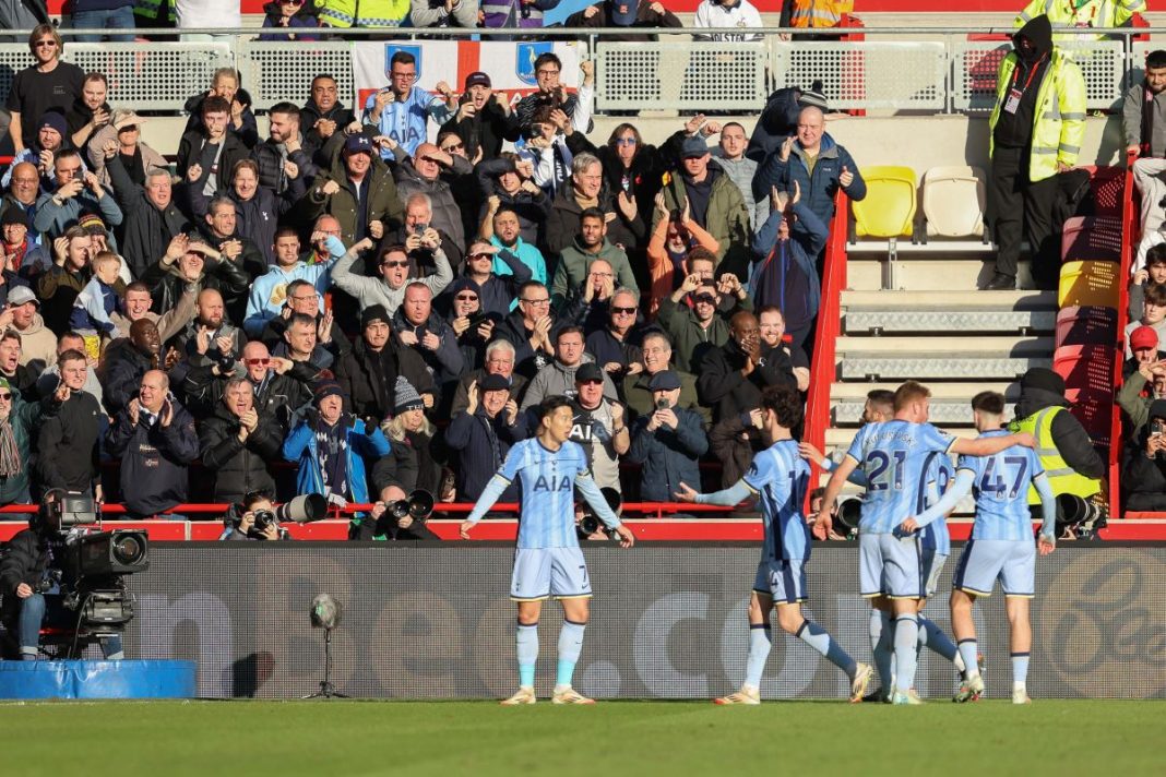 tottenham-manutd-typy-kursy-bonus Radość piłkarzy Tottenhamu Hotspur.