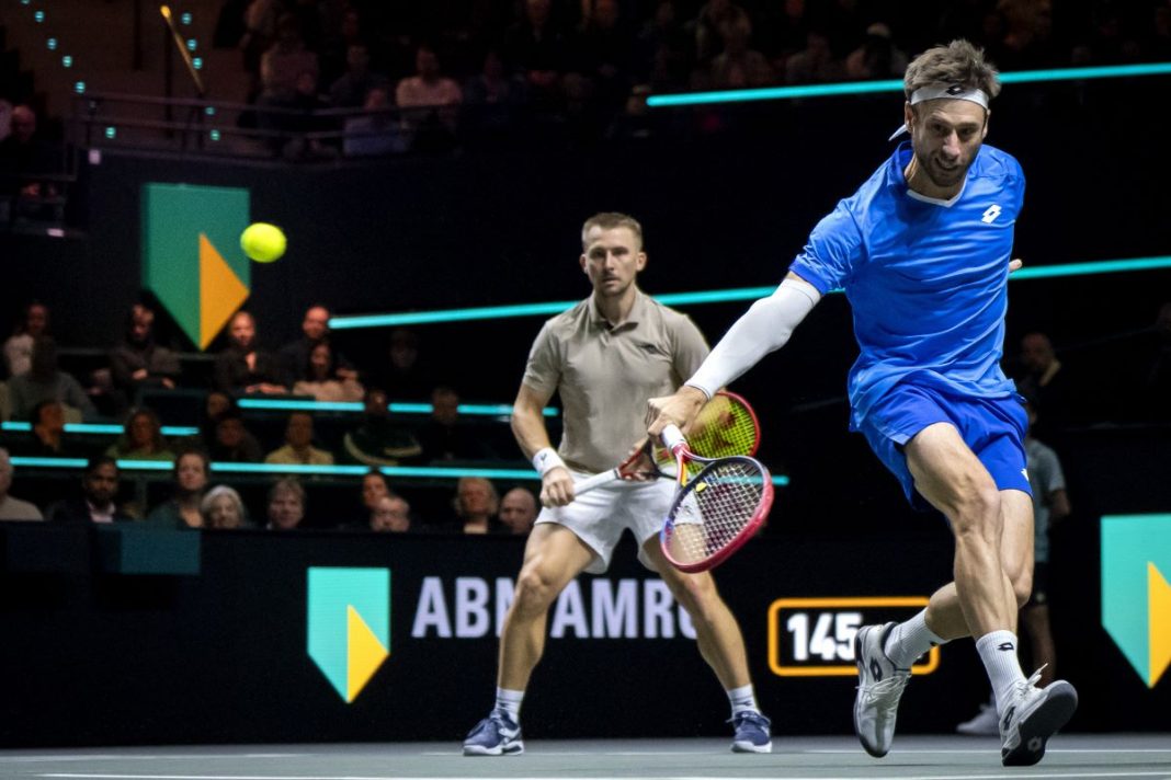 Zieliński i Gille w trakcie meczu.