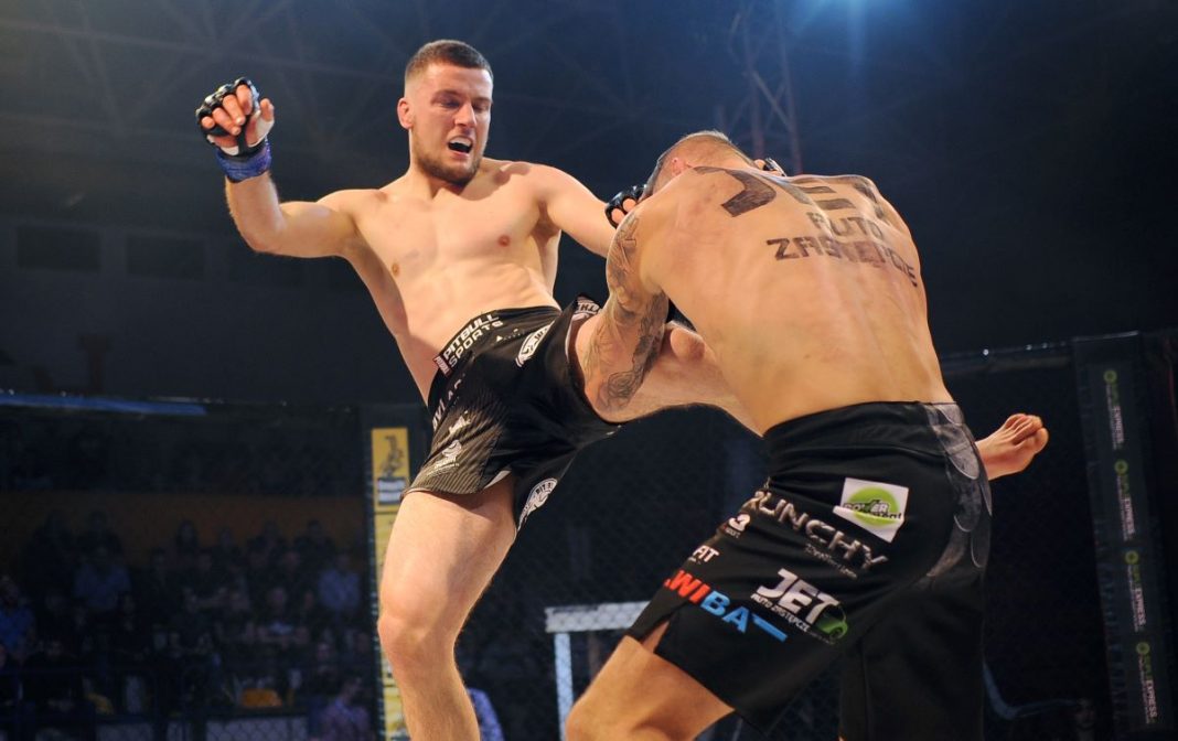 Kacper Koziorzębski w trakcie walki.