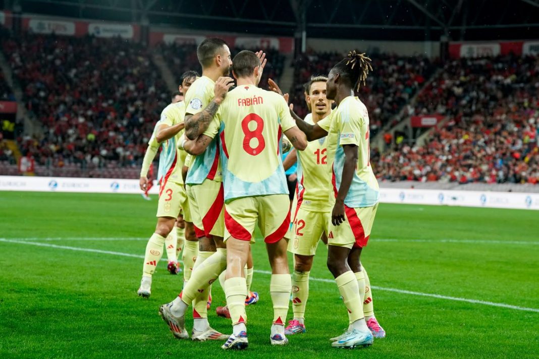 Radość piłkarzy reprezentacji Hiszpanii.