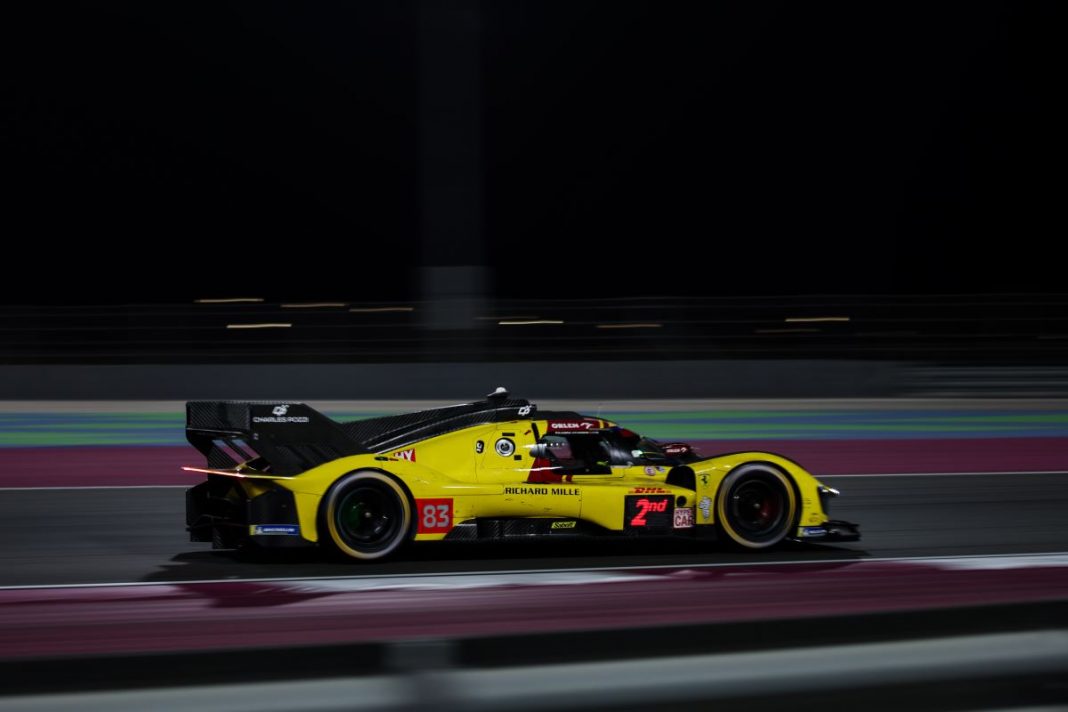 Samochód wyścigowy Roberta Kubicy.