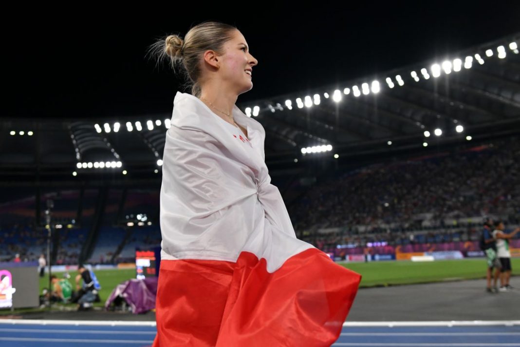 pia-skrzyszowska-braz-hme-apeldoorn Pia Skrzyszowska z flagą Polski.