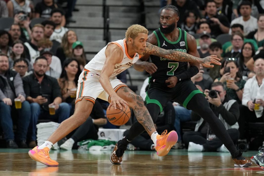 Sochan w meczu przeciwko Celtics.