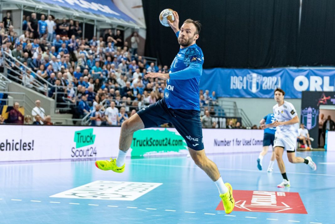 Zoltan Szita oddający rzut.