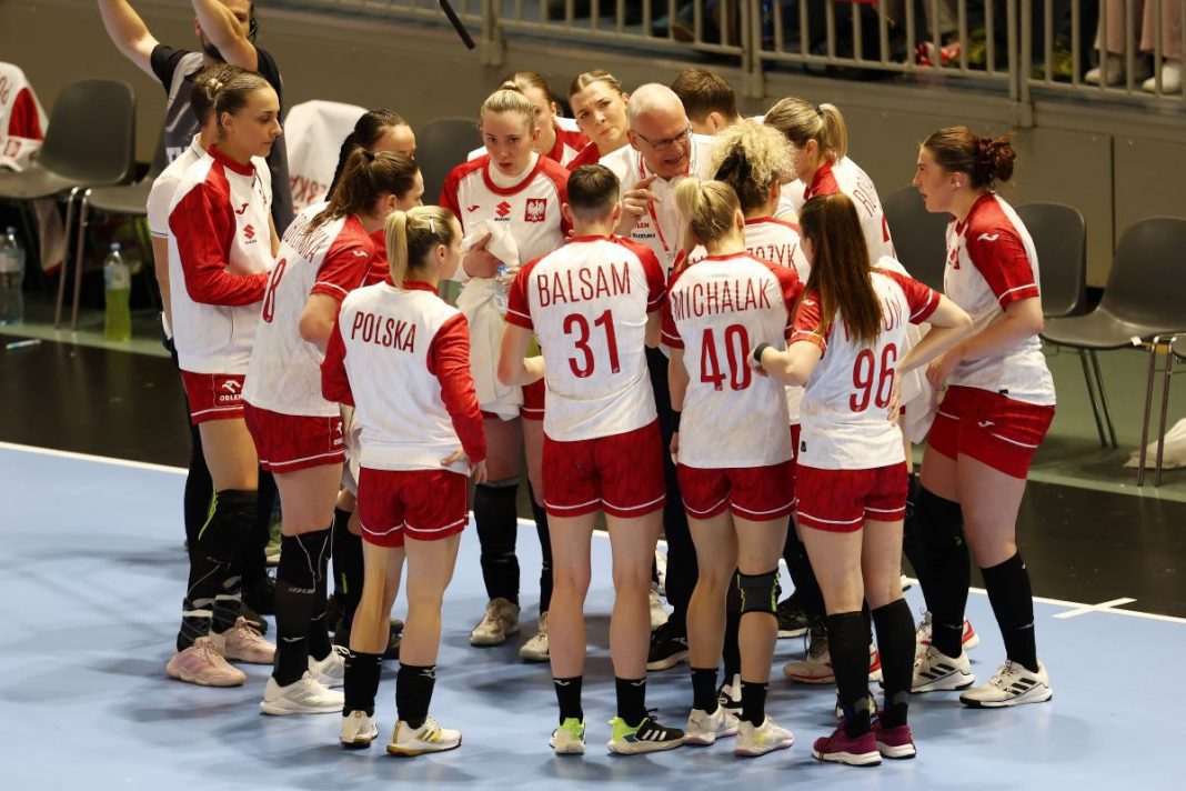Piłkarki ręczne reprezentacji Polski na przerwie.