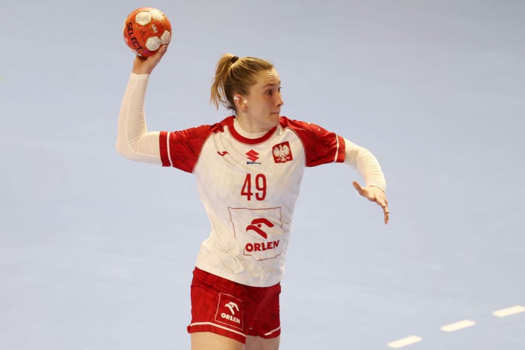 Karolina Kochaniak-Sala oddająca rzut.