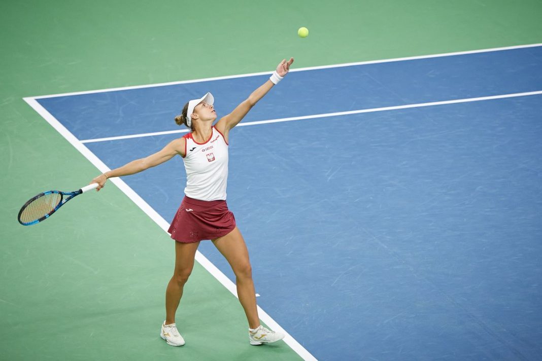 Magda Linette w trakcie meczu reprezentacji Polski.