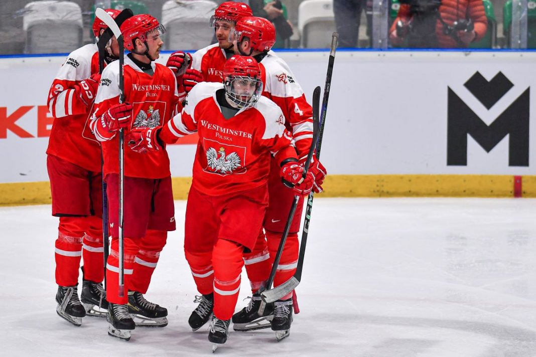 Radość polskich hokeistów.