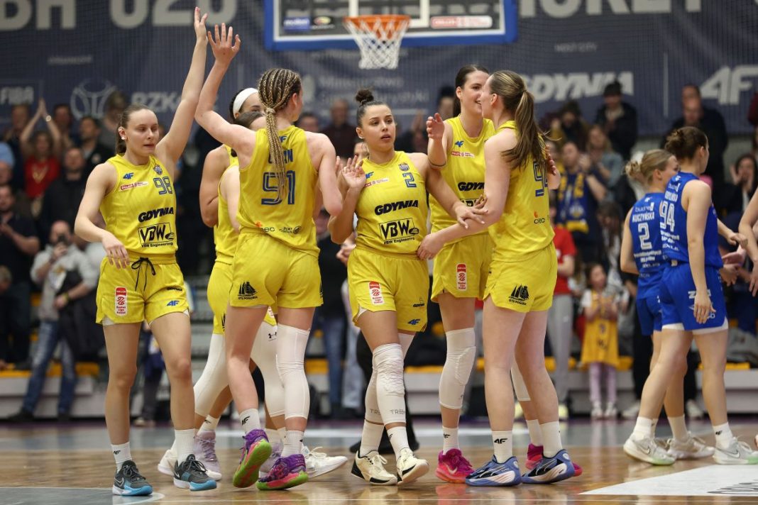 vbw-gdynia-mistrzostwo-polski-koszykowka Radość koszykarek VBW Gdynia.