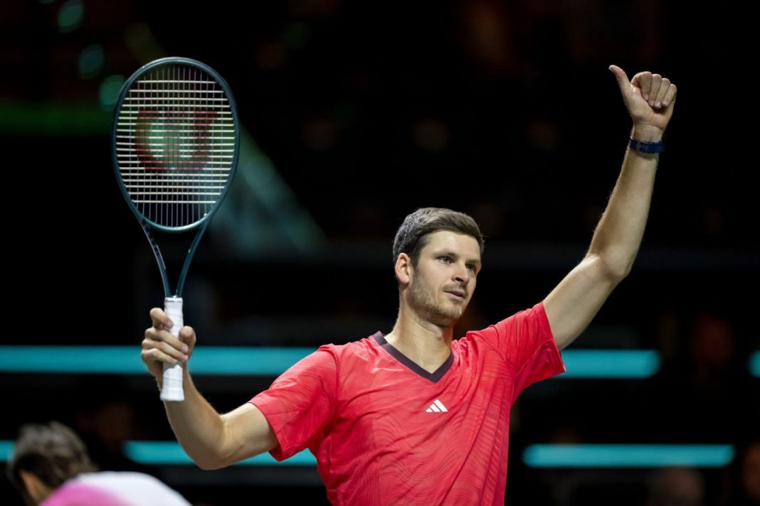 Radość Huberta Hurkacza po meczu.