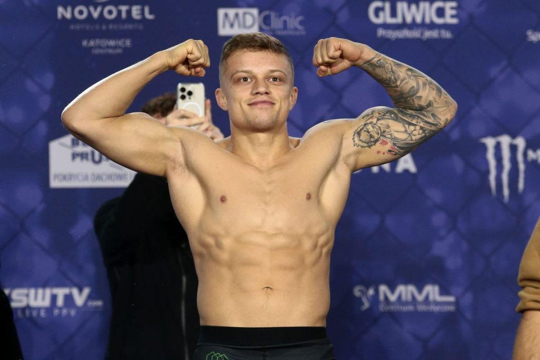 Patryk Kaczmarczyk na ważeniu przed galą.