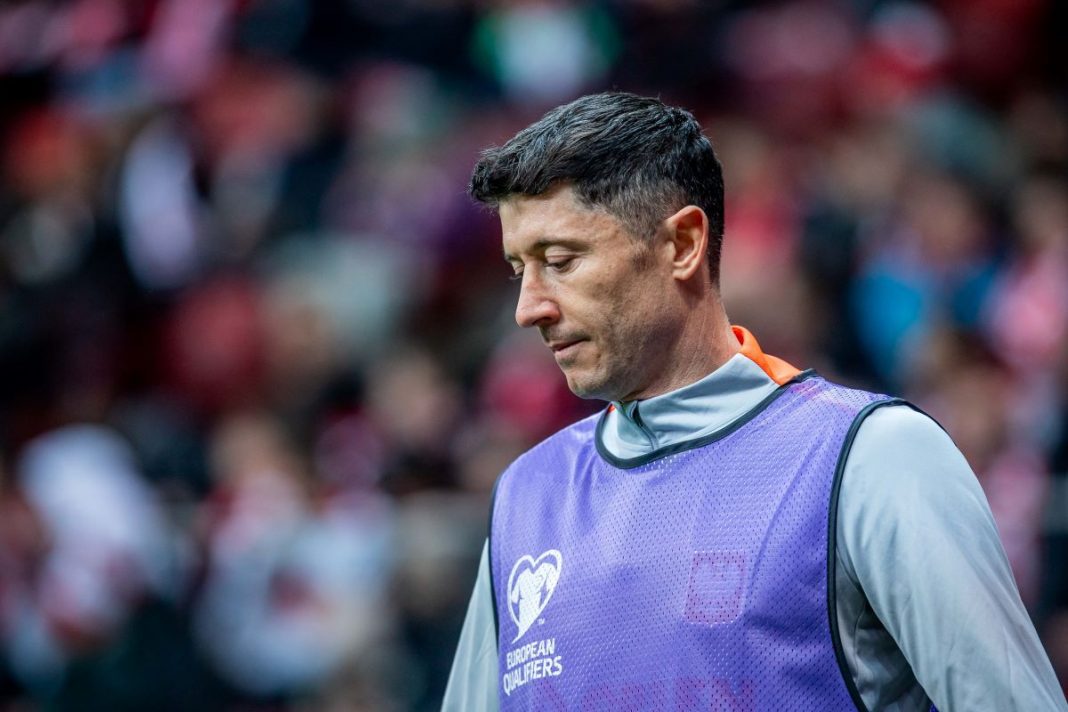 lewandowski-opusci-czerwcowe-zgrupowanie Lewandowski w dresie treningowym reprezentacji Polski.