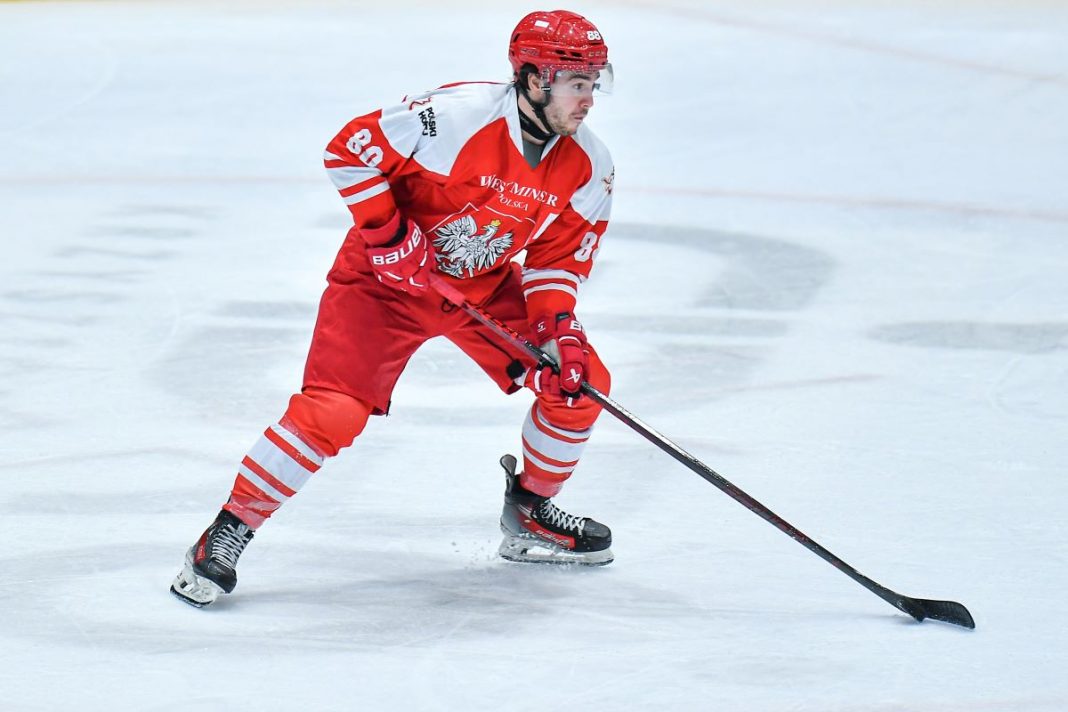 Alan Łyszczarczyk przy krążku.