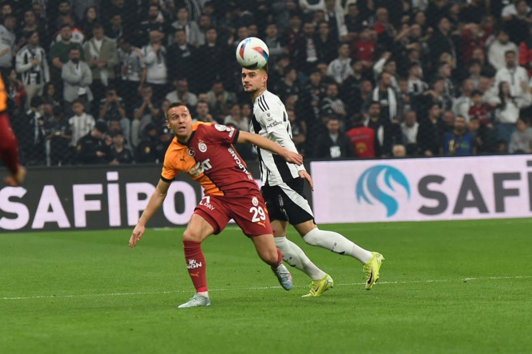 Przemysław Frankowski w trakcie meczu Galatasaray.