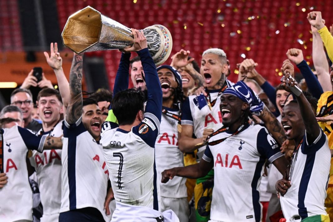 Radość piłkarzy Tottenhamu po wygraniu Ligi Europy.