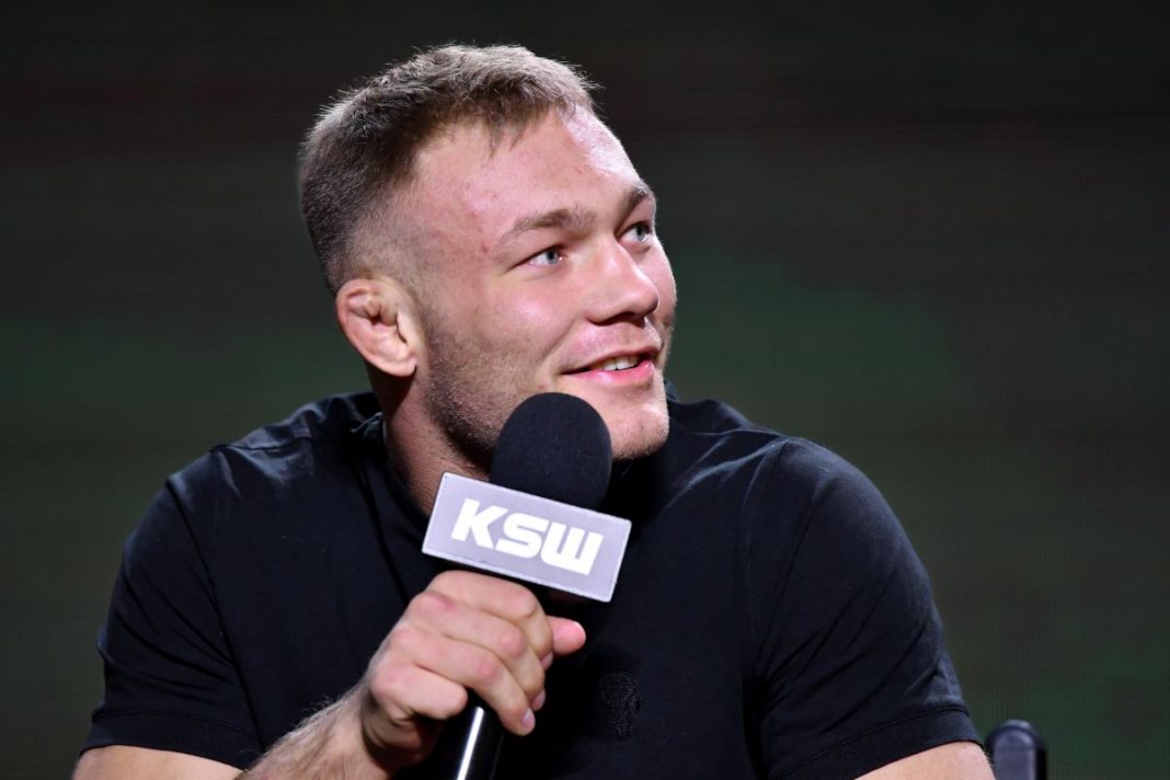 Wiktor Zalewski na konferencji prasowej.