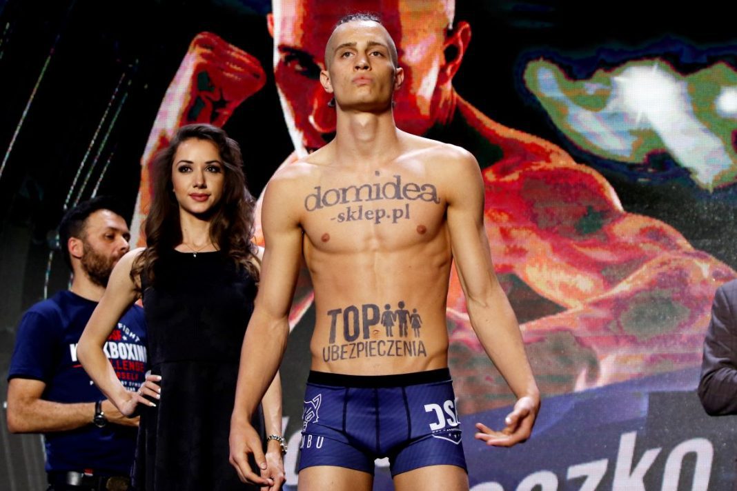 Wojciech Kazieczko na ważeniu przed walką.