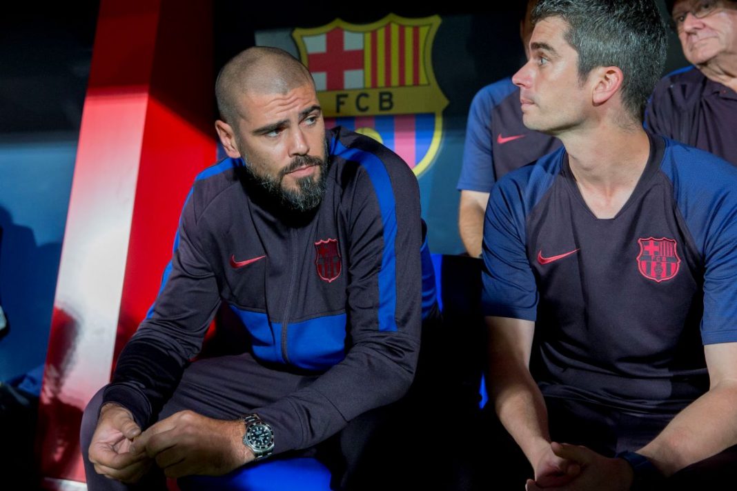 Victor Valdes na ławce FC Barcelony.