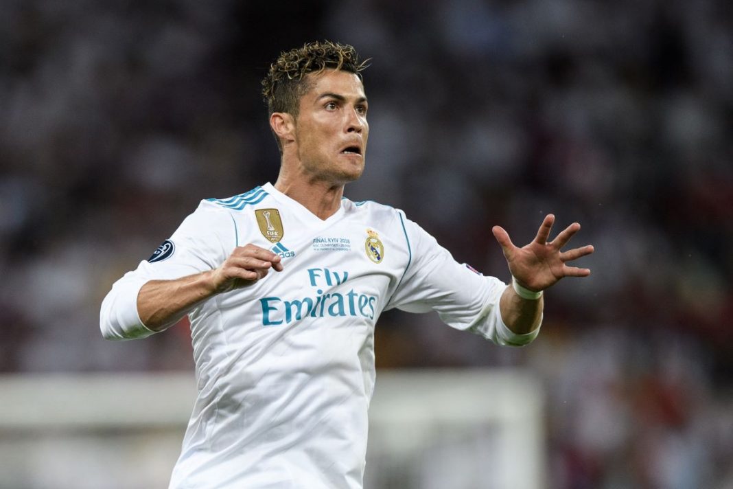 Cristiano Ronaldo w koszulce Realu Madryt.