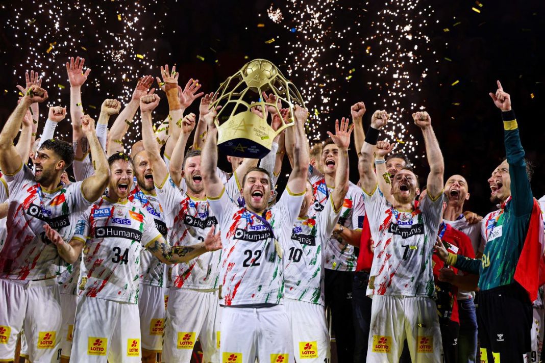 Radość piłkarzy ręcznych Magdeburga po wygraniu Ligi Mistrzów.