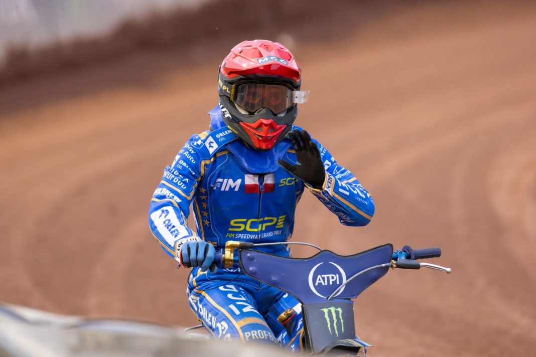 zmarzlik-drugi-gp-wielkiej-brytanii Bartosz Zmarzlik na motorze.