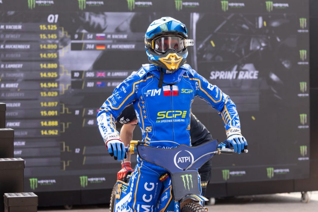 Bartosz Zmarzlik w trakcie GP Wielkiej Brytanii.