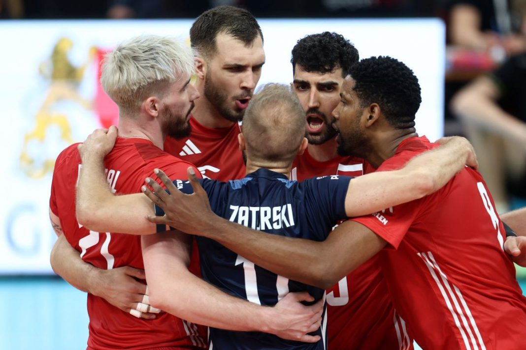 Radość siatkarzy reprezentacji Polski.