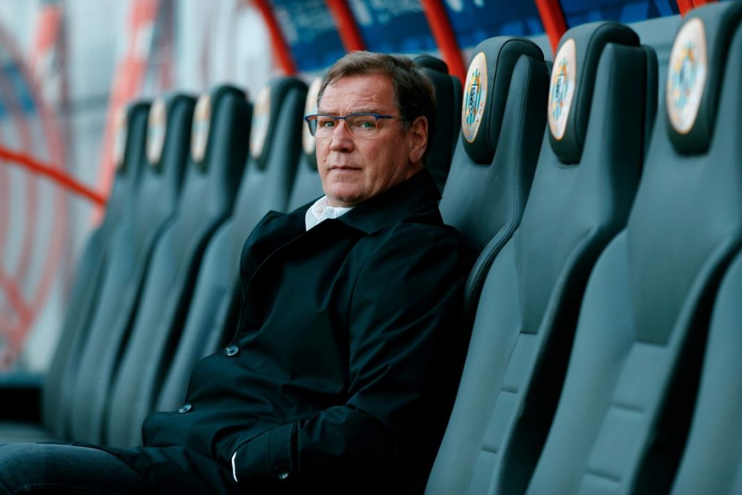 Jan Urban na ławce trenerskiej.