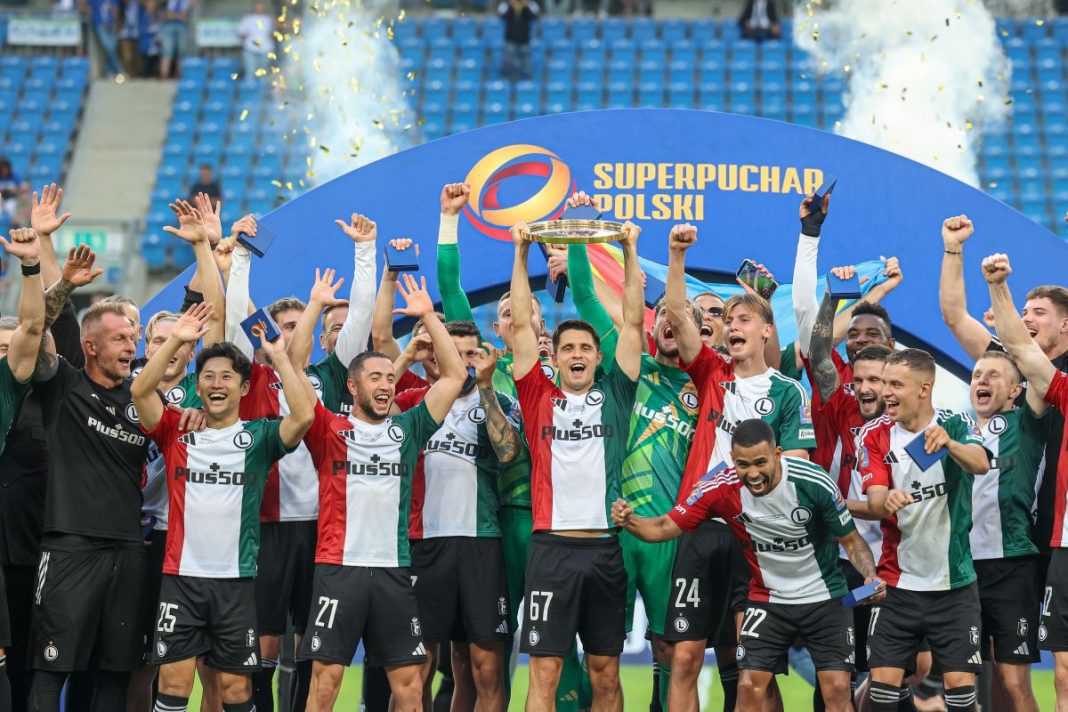 Radość piłkarzy Legii Warszawa po wygraniu Superpucharu.