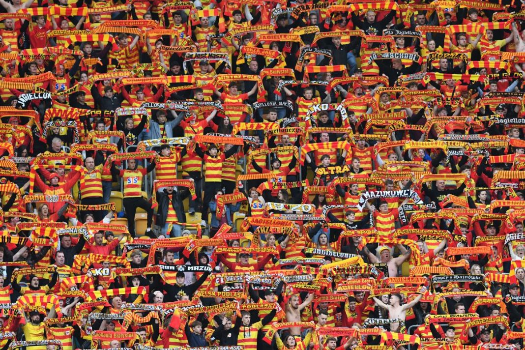 Kibice Jagiellonii Białystok.