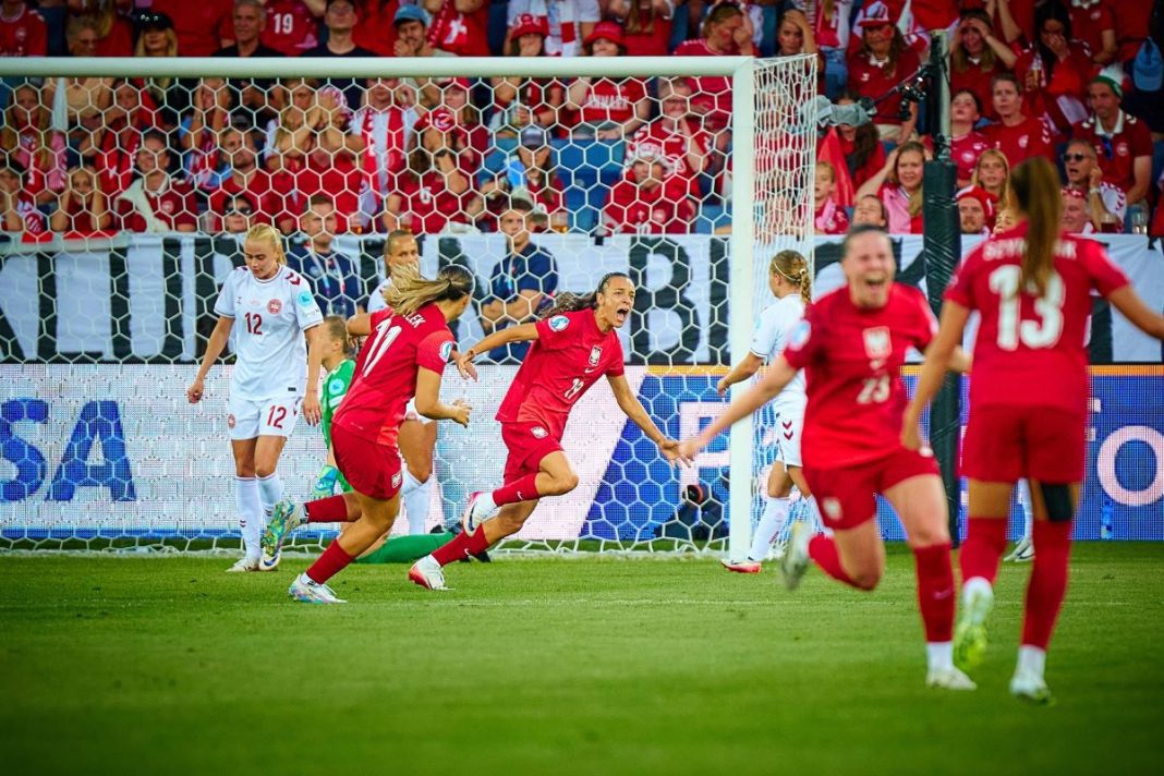 Radość reprezentantek Polski w piłce nożnej.