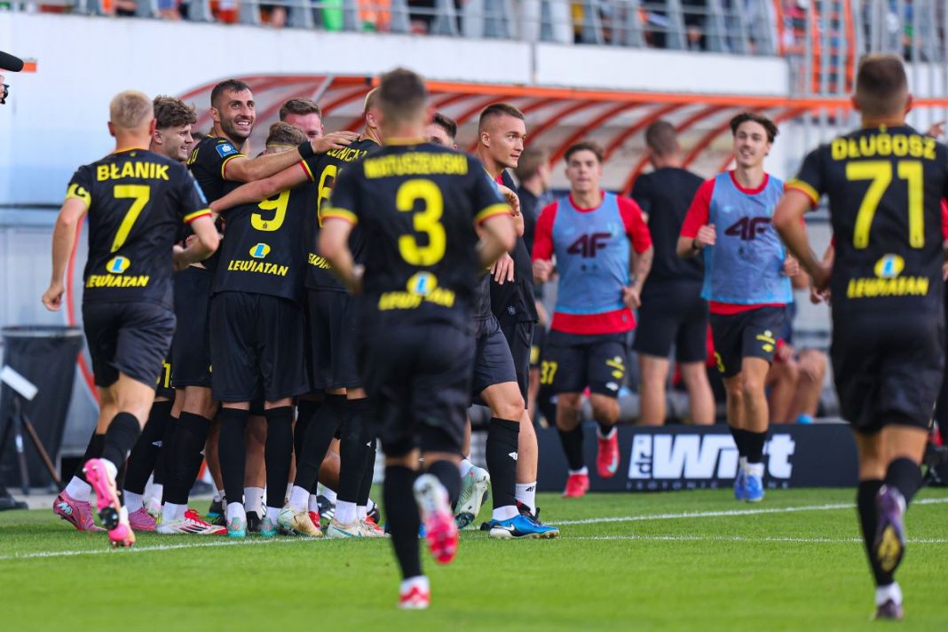 Radość piłkarzy Korony Kielce.