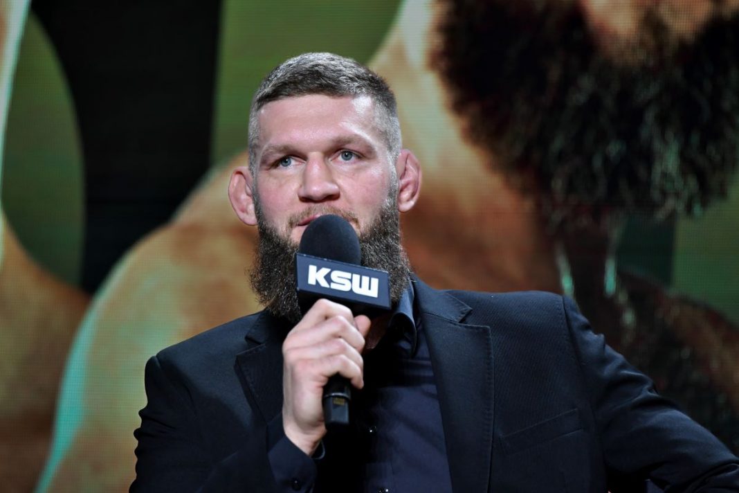 Piotr Kuberski na konferencji prasowej.