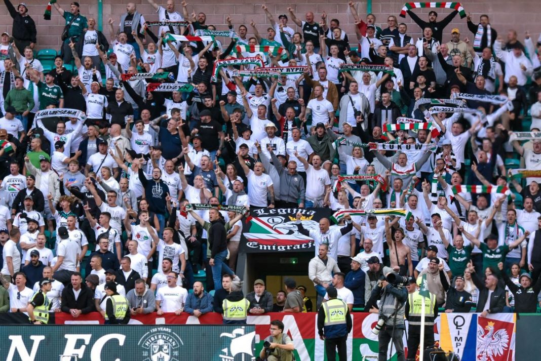 Kibice Legii na wyjazdowym meczu z Hibernian.