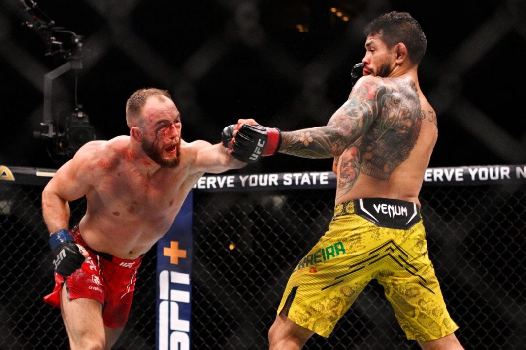 Mateusz Rębecki w trakcie walki.