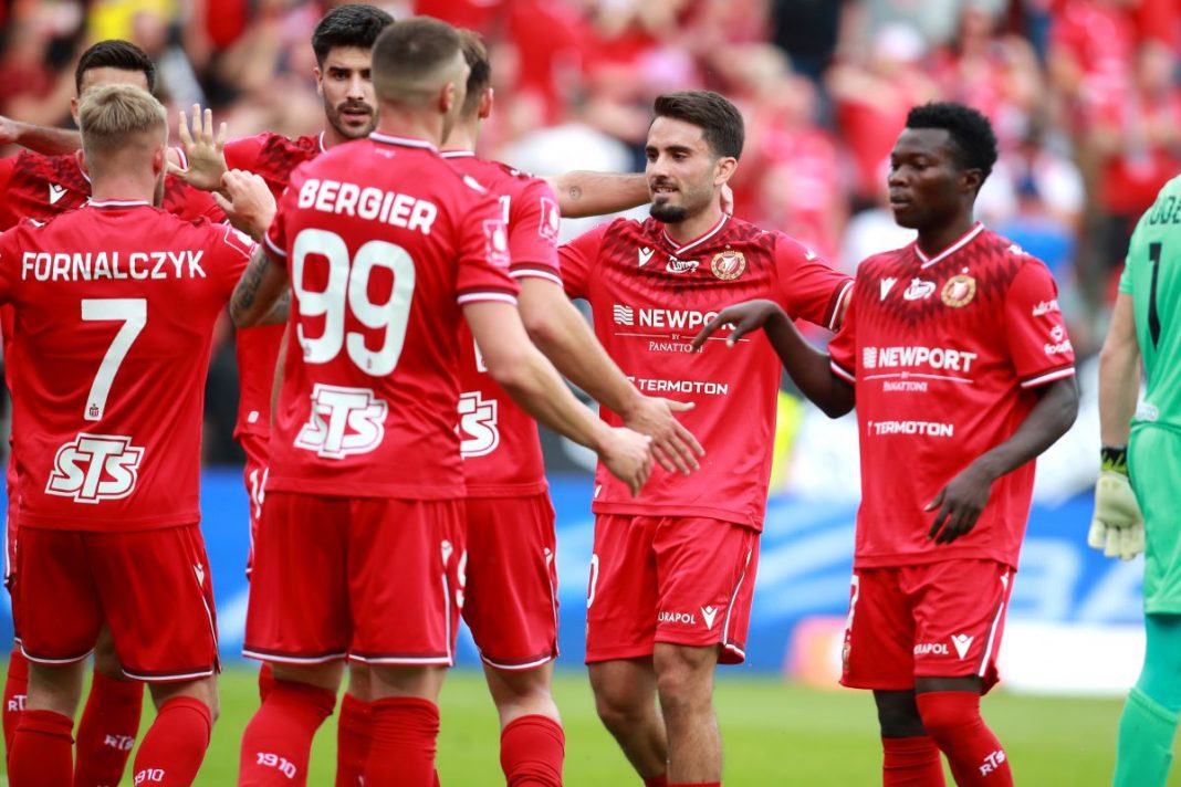 Radość piłkarzy Widzewa Łódź.