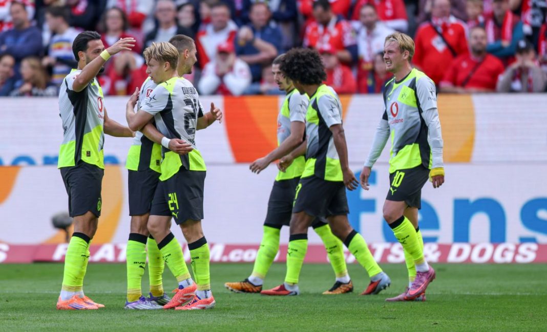 Radość piłkarzy Borussii Dortmund.